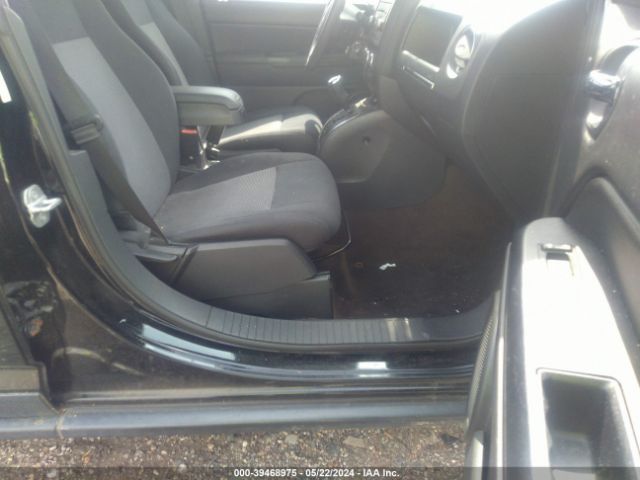 Photo 4 VIN: 1C4NJCBA3DD264628 - JEEP COMPASS 