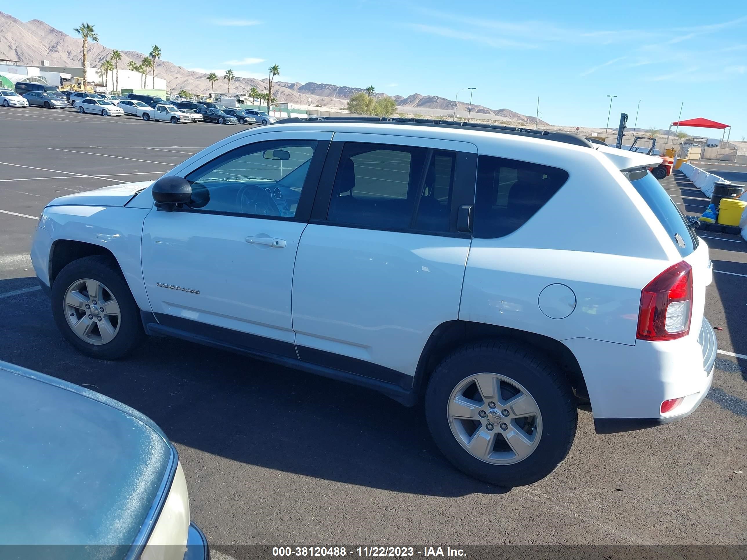 Photo 2 VIN: 1C4NJCBA3FD386327 - JEEP COMPASS 