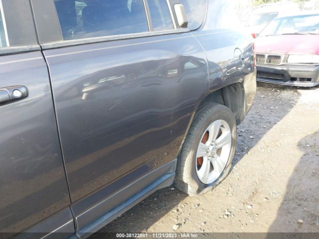 Photo 5 VIN: 1C4NJCBA3GD524384 - JEEP COMPASS 