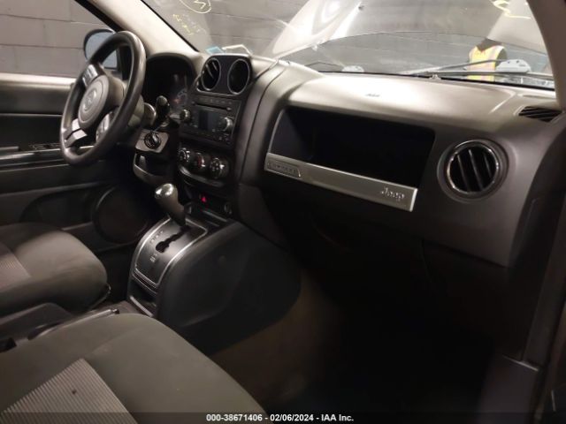 Photo 4 VIN: 1C4NJCBA3GD705341 - JEEP COMPASS 