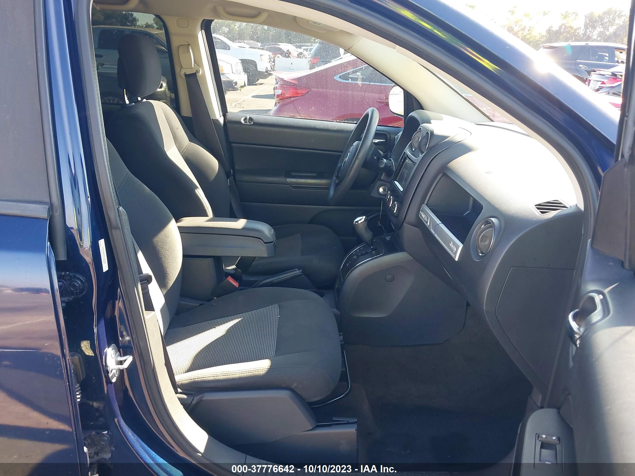 Photo 4 VIN: 1C4NJCBA3GD742745 - JEEP COMPASS 