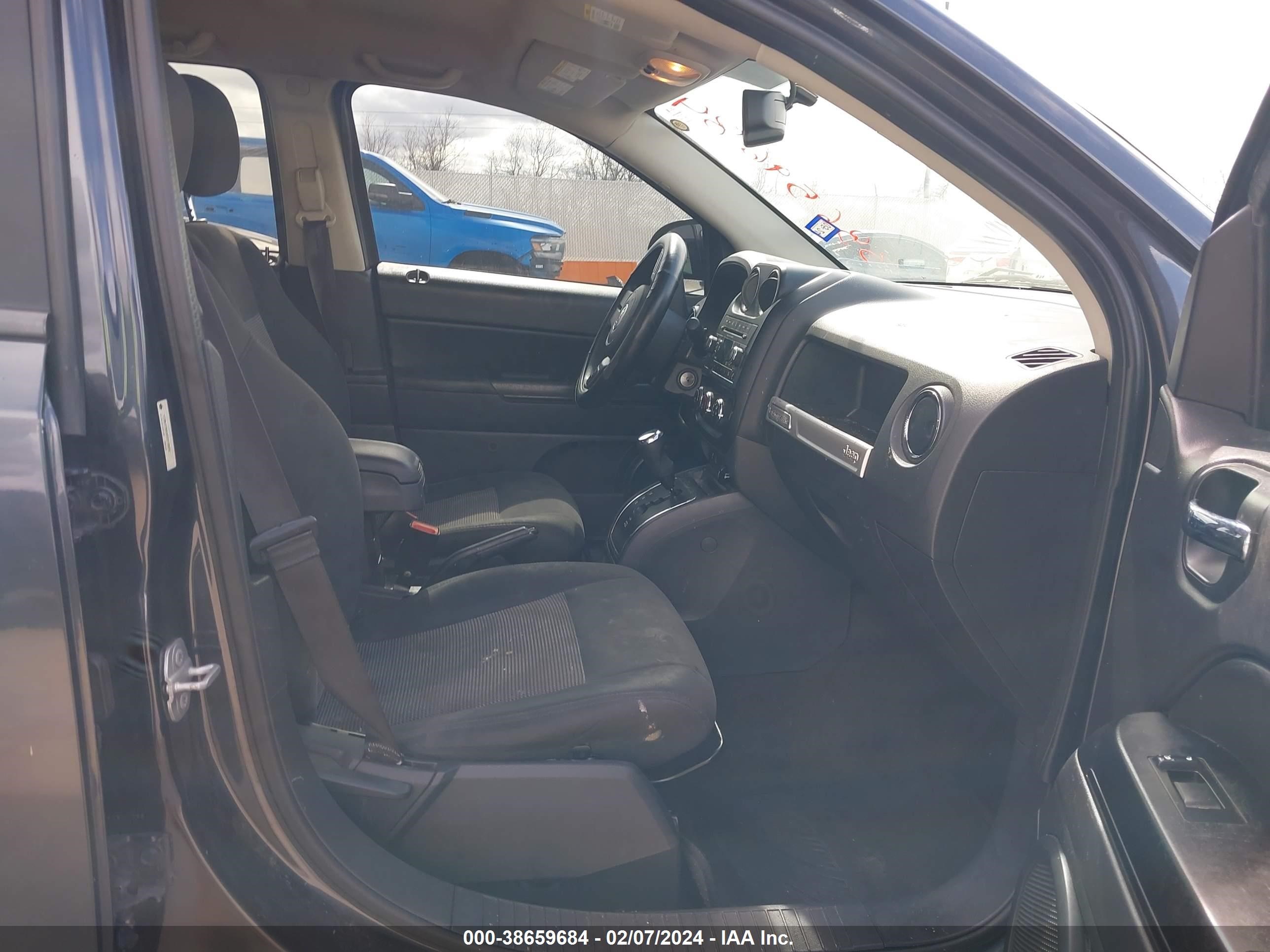 Photo 4 VIN: 1C4NJCBA4GD518822 - JEEP COMPASS 