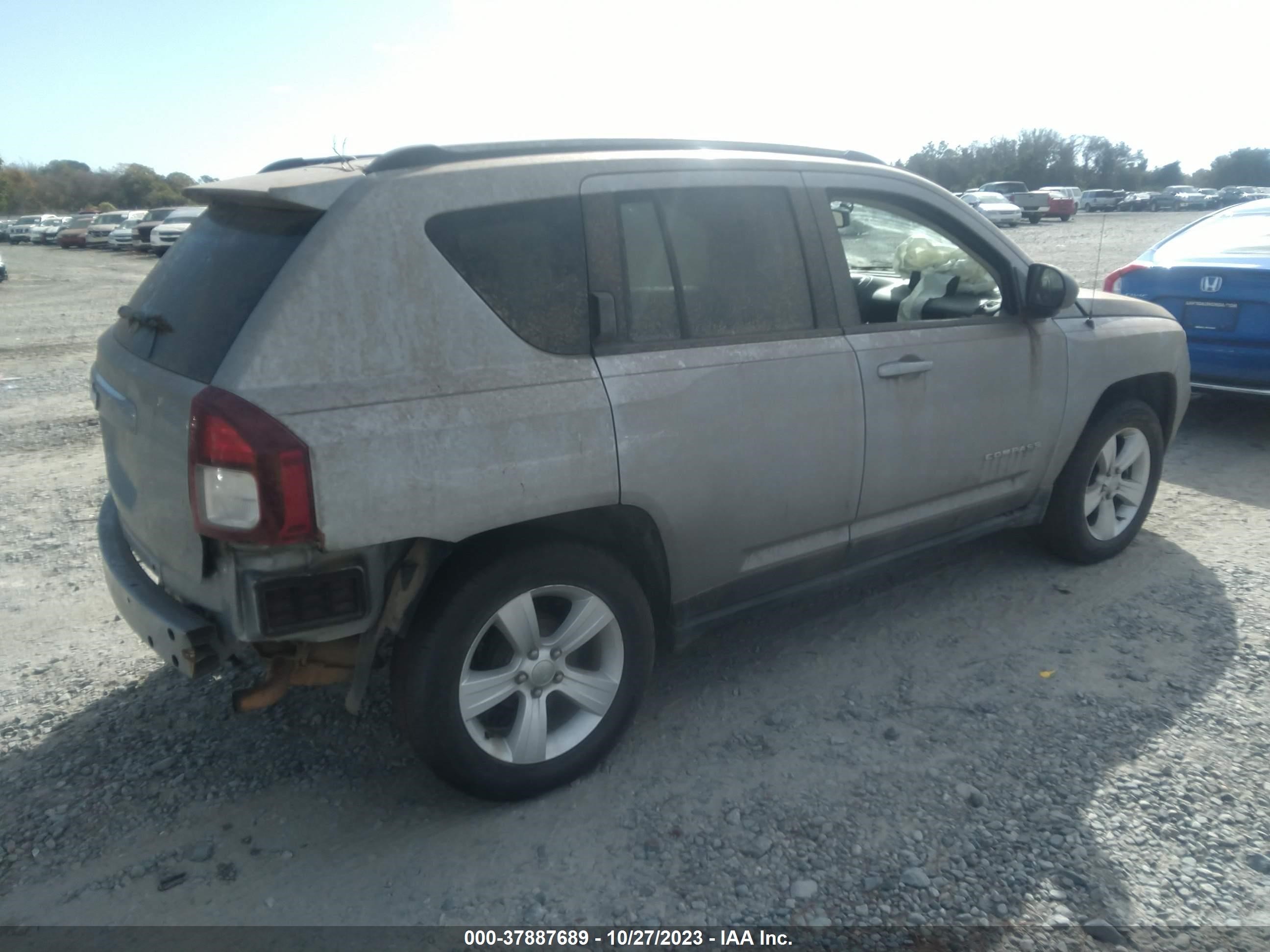 Photo 3 VIN: 1C4NJCBA4GD811247 - JEEP COMPASS 