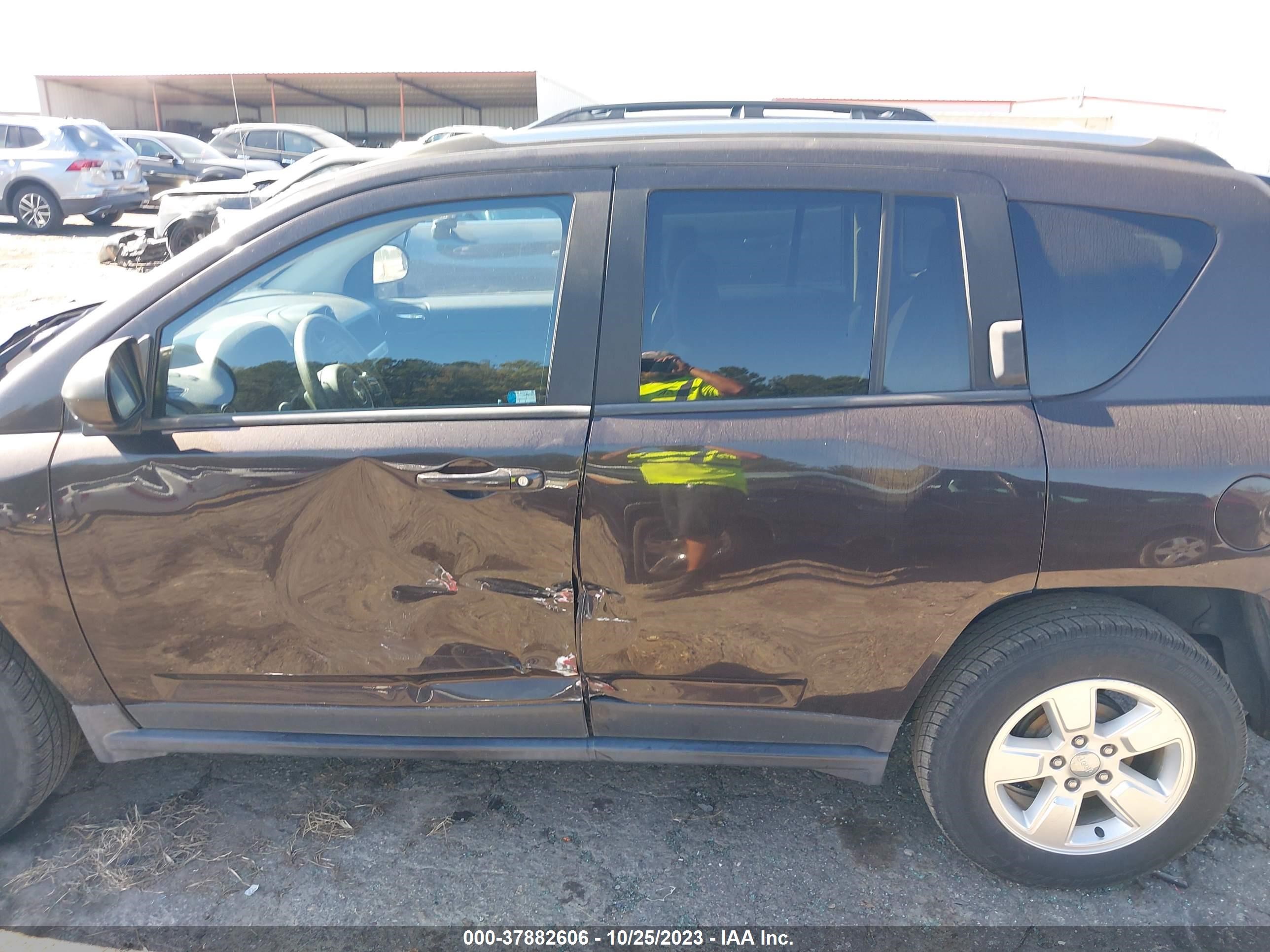 Photo 13 VIN: 1C4NJCBA5ED722784 - JEEP COMPASS 