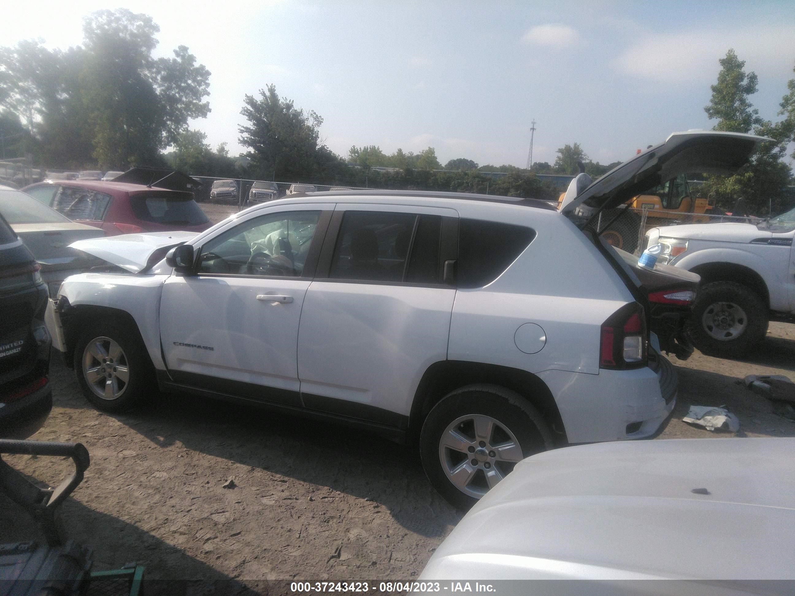 Photo 2 VIN: 1C4NJCBA5GD656465 - JEEP COMPASS 