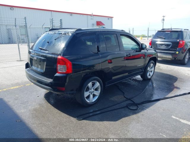 Photo 3 VIN: 1C4NJCBA6CD623159 - JEEP COMPASS 