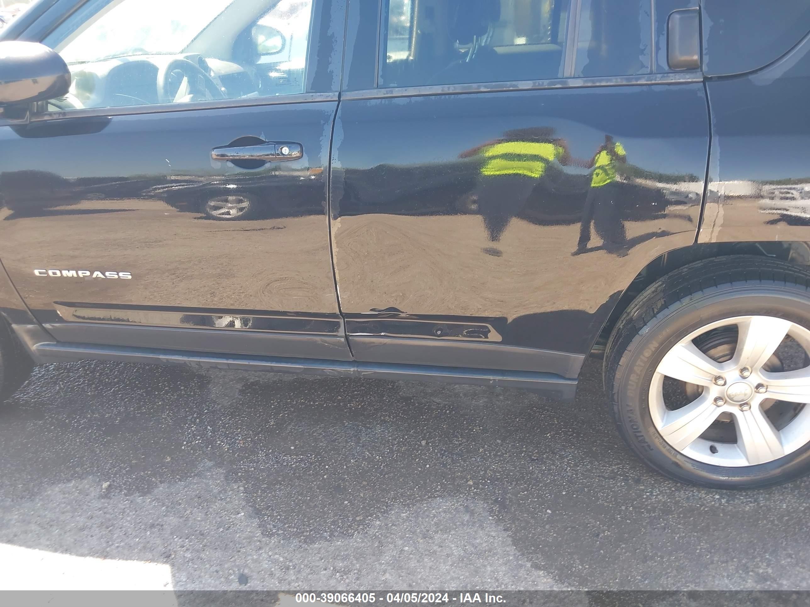 Photo 5 VIN: 1C4NJCBA6GD559596 - JEEP COMPASS 