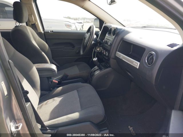 Photo 4 VIN: 1C4NJCBA7GD547439 - JEEP COMPASS 