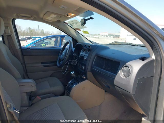 Photo 4 VIN: 1C4NJCBA8DD100386 - JEEP COMPASS 