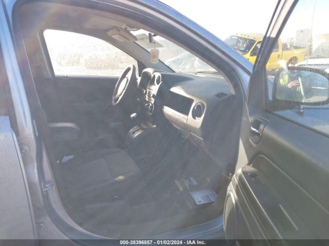 Photo 4 VIN: 1C4NJCBA8DD140659 - JEEP COMPASS 