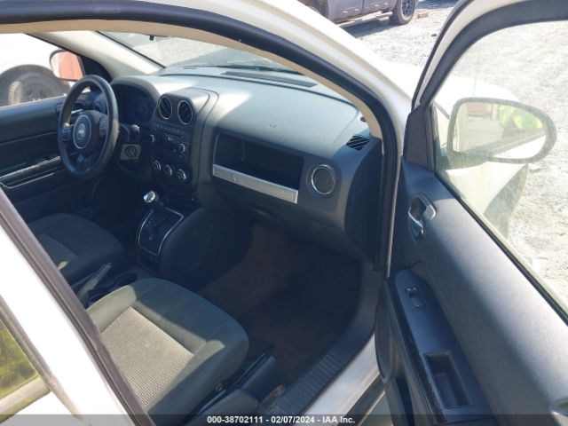 Photo 4 VIN: 1C4NJCBA8ED594461 - JEEP COMPASS 