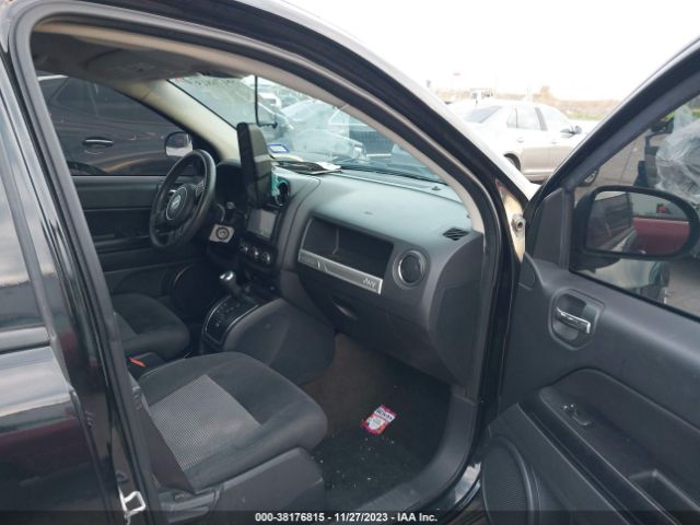 Photo 4 VIN: 1C4NJCBA8GD553055 - JEEP COMPASS 