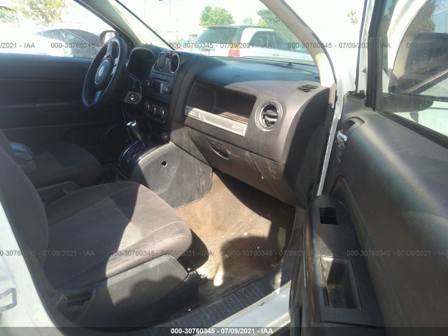 Photo 4 VIN: 1C4NJCBA8GD634010 - JEEP COMPASS 