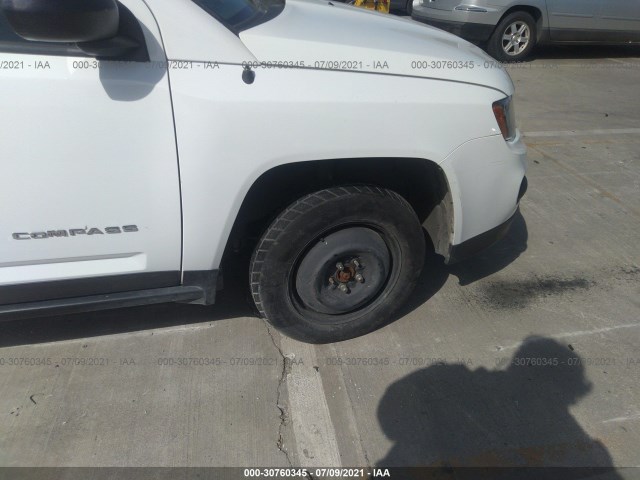 Photo 5 VIN: 1C4NJCBA8GD634010 - JEEP COMPASS 