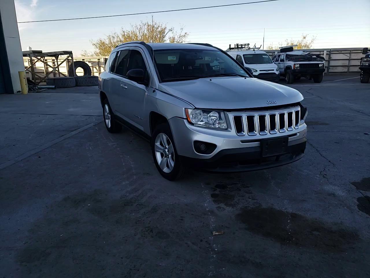 Photo 10 VIN: 1C4NJCBA9CD716399 - JEEP COMPASS SP 