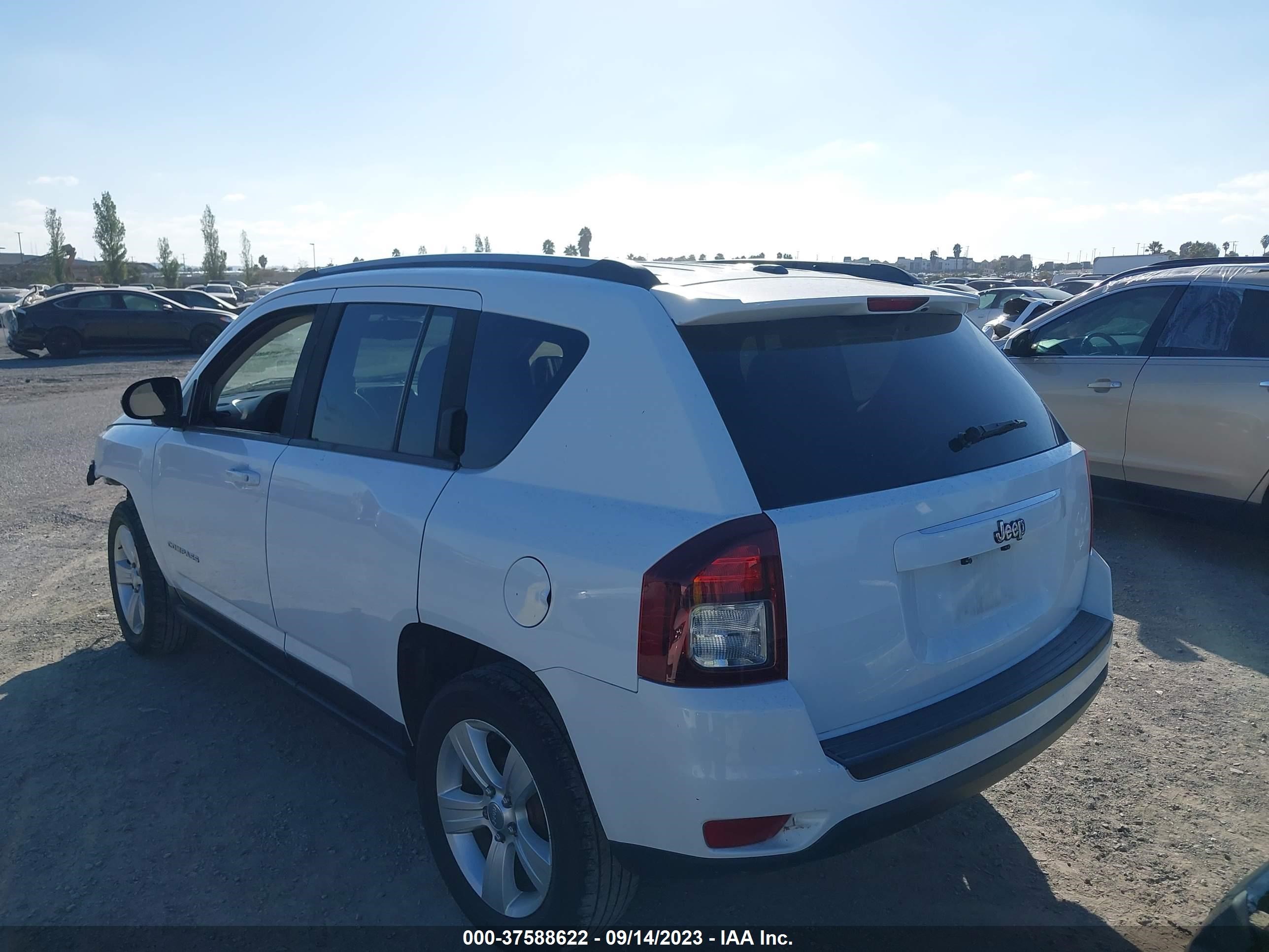 Photo 2 VIN: 1C4NJCBA9GD560516 - JEEP COMPASS 