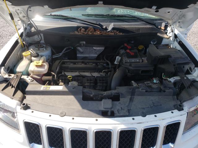 Photo 6 VIN: 1C4NJCBA9GD705120 - JEEP COMPASS 