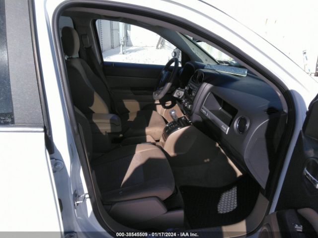 Photo 4 VIN: 1C4NJCBA9HD148145 - JEEP COMPASS 