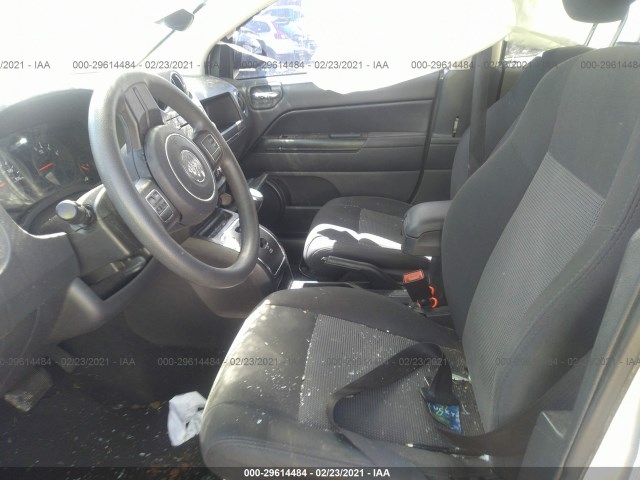 Photo 4 VIN: 1C4NJCBAXCD610396 - JEEP COMPASS 