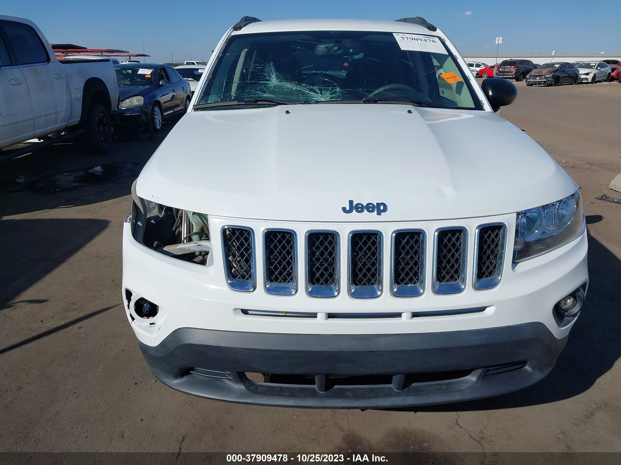 Photo 12 VIN: 1C4NJCBAXGD681491 - JEEP COMPASS 