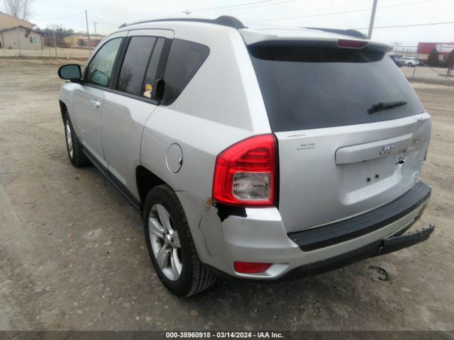 Photo 2 VIN: 1C4NJCBB0CD724643 - JEEP COMPASS 