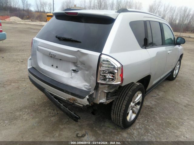 Photo 3 VIN: 1C4NJCBB0CD724643 - JEEP COMPASS 