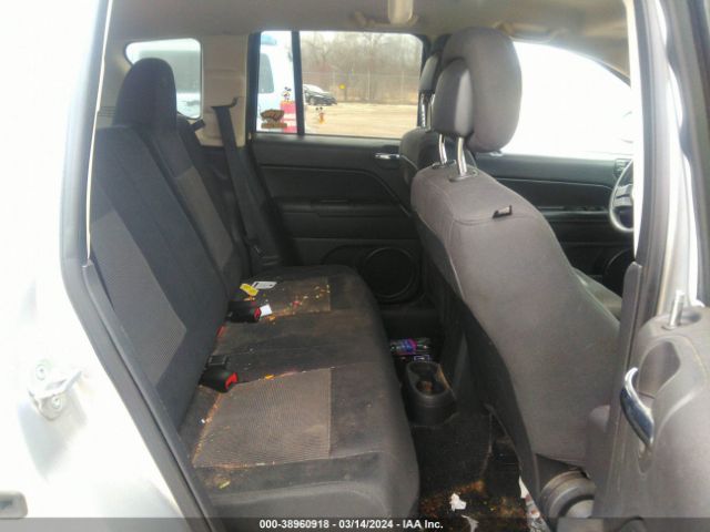 Photo 7 VIN: 1C4NJCBB0CD724643 - JEEP COMPASS 