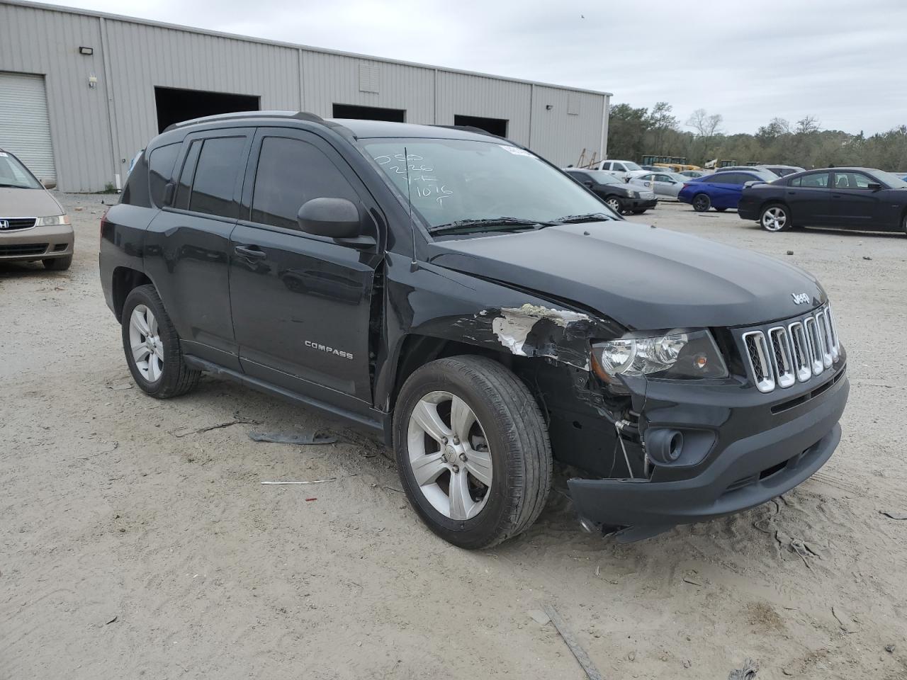 Photo 3 VIN: 1C4NJCBB4FD281076 - JEEP COMPASS 