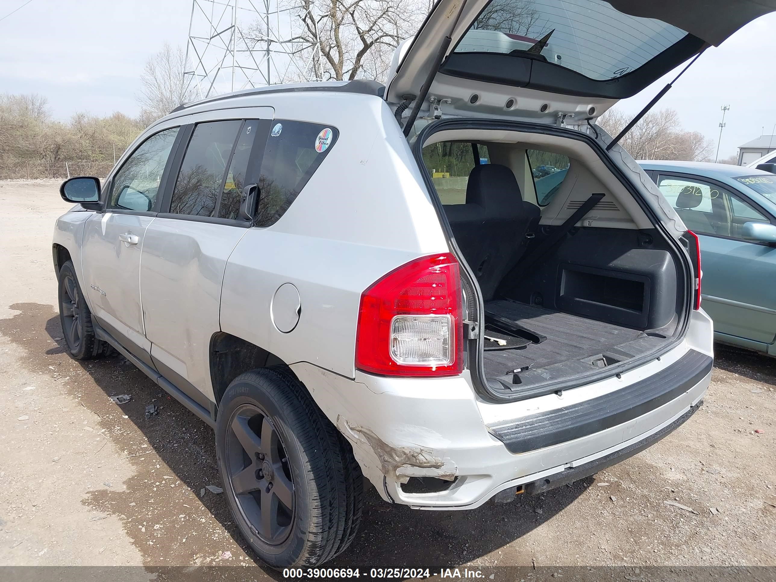 Photo 2 VIN: 1C4NJCBB7CD580363 - JEEP COMPASS 