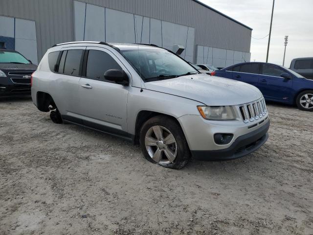 Photo 3 VIN: 1C4NJCBB7CD610204 - JEEP COMPASS 