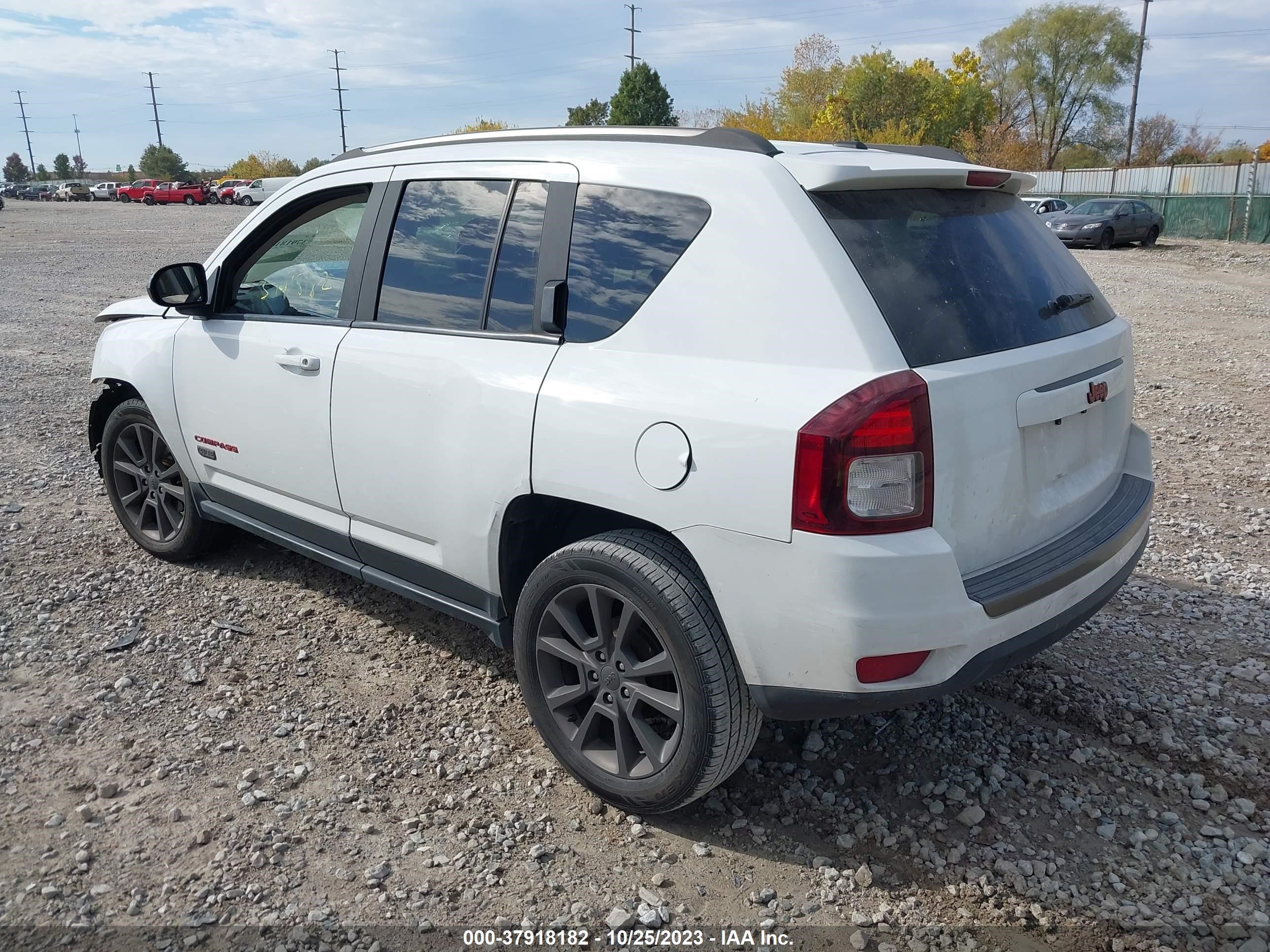 Photo 2 VIN: 1C4NJCBB8GD702587 - JEEP COMPASS 