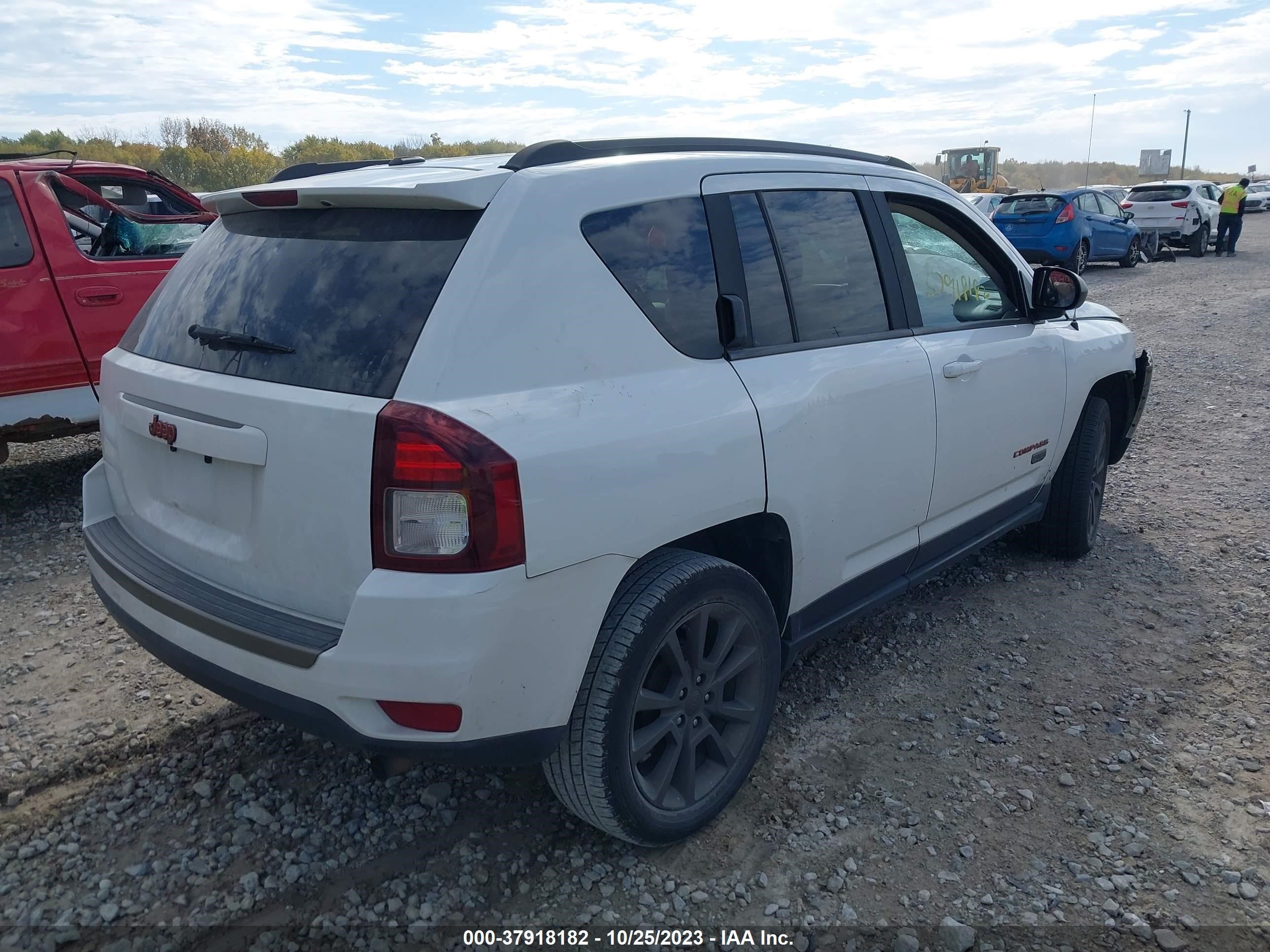 Photo 3 VIN: 1C4NJCBB8GD702587 - JEEP COMPASS 