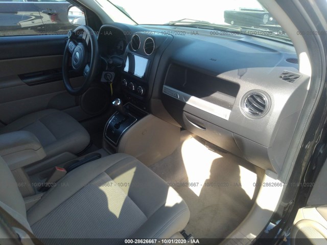 Photo 4 VIN: 1C4NJCBBXED533511 - JEEP COMPASS 