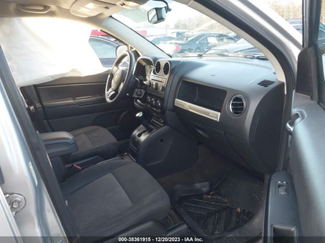 Photo 4 VIN: 1C4NJCBBXED567027 - JEEP COMPASS 