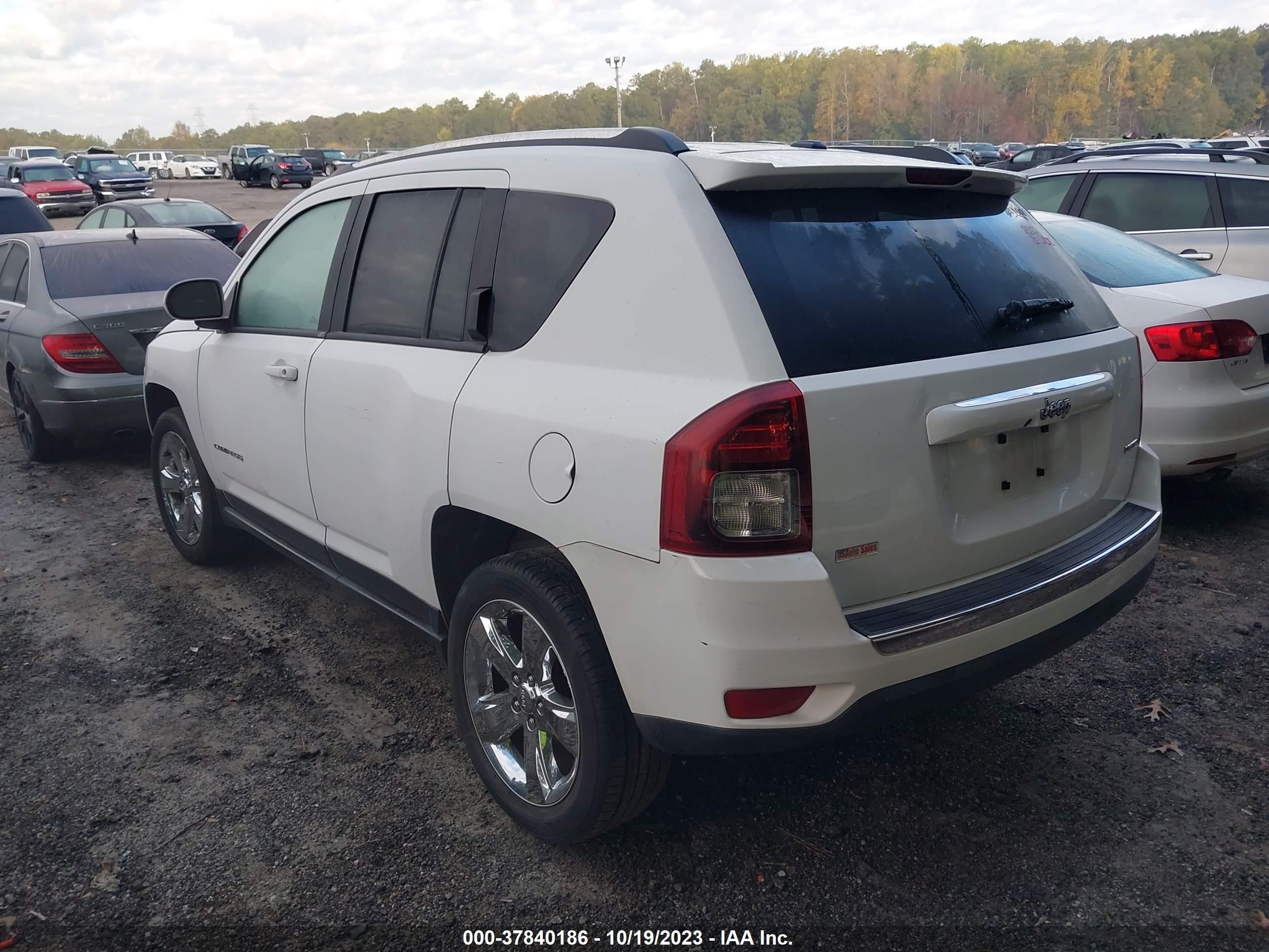 Photo 2 VIN: 1C4NJCCB4ED620769 - JEEP COMPASS 