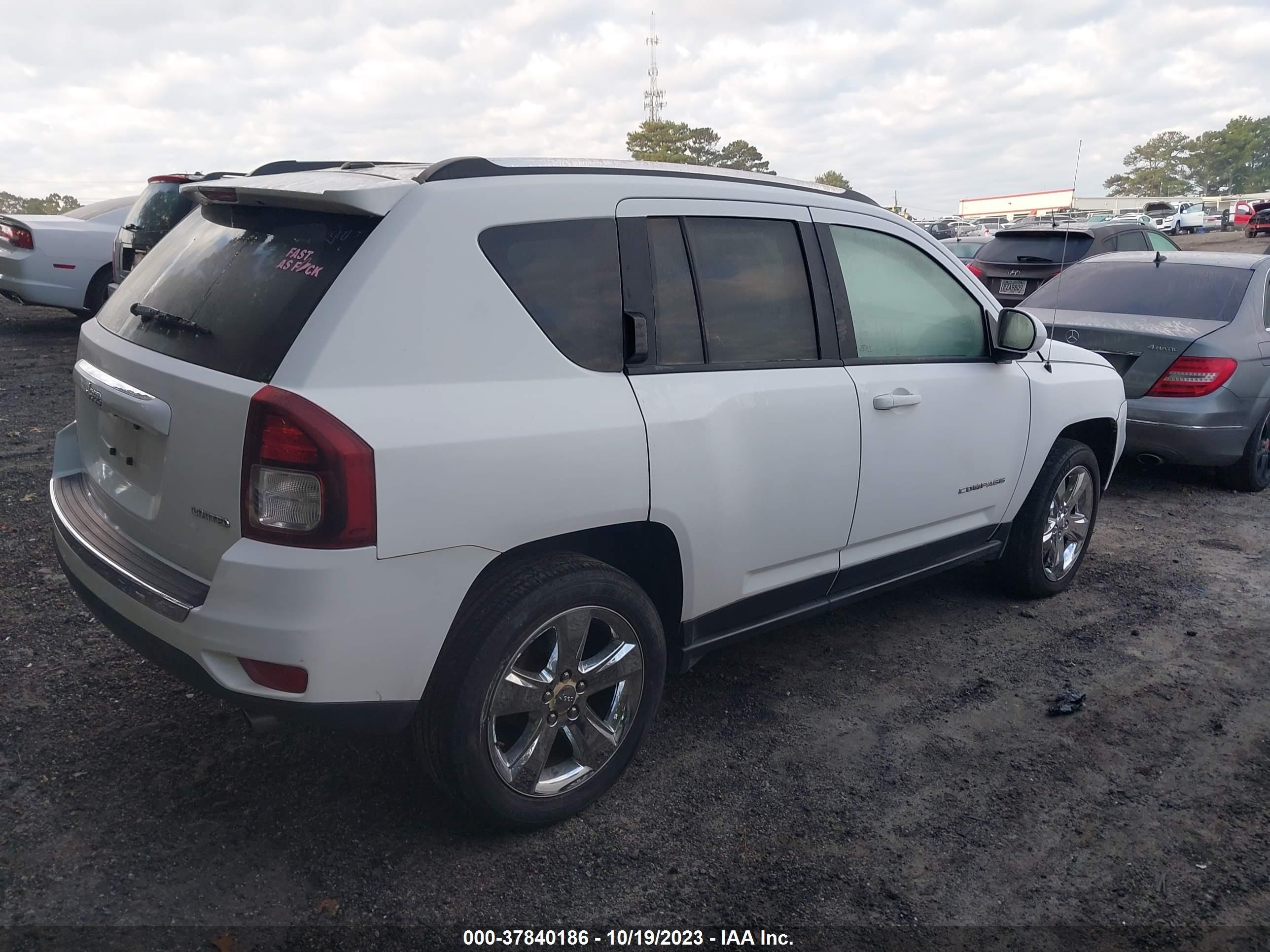 Photo 3 VIN: 1C4NJCCB4ED620769 - JEEP COMPASS 