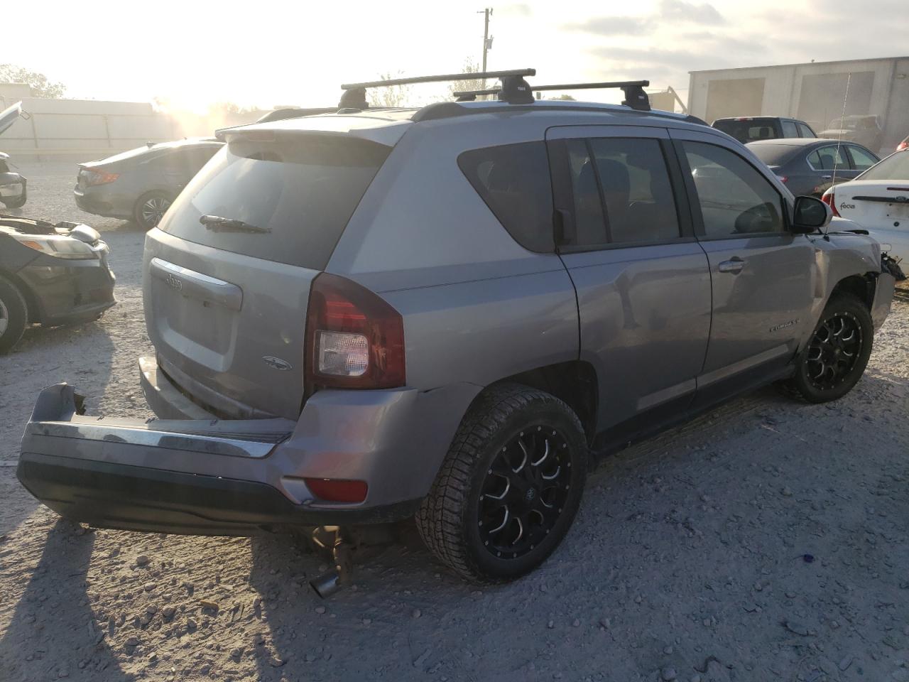 Photo 2 VIN: 1C4NJCEA1GD703423 - JEEP COMPASS 