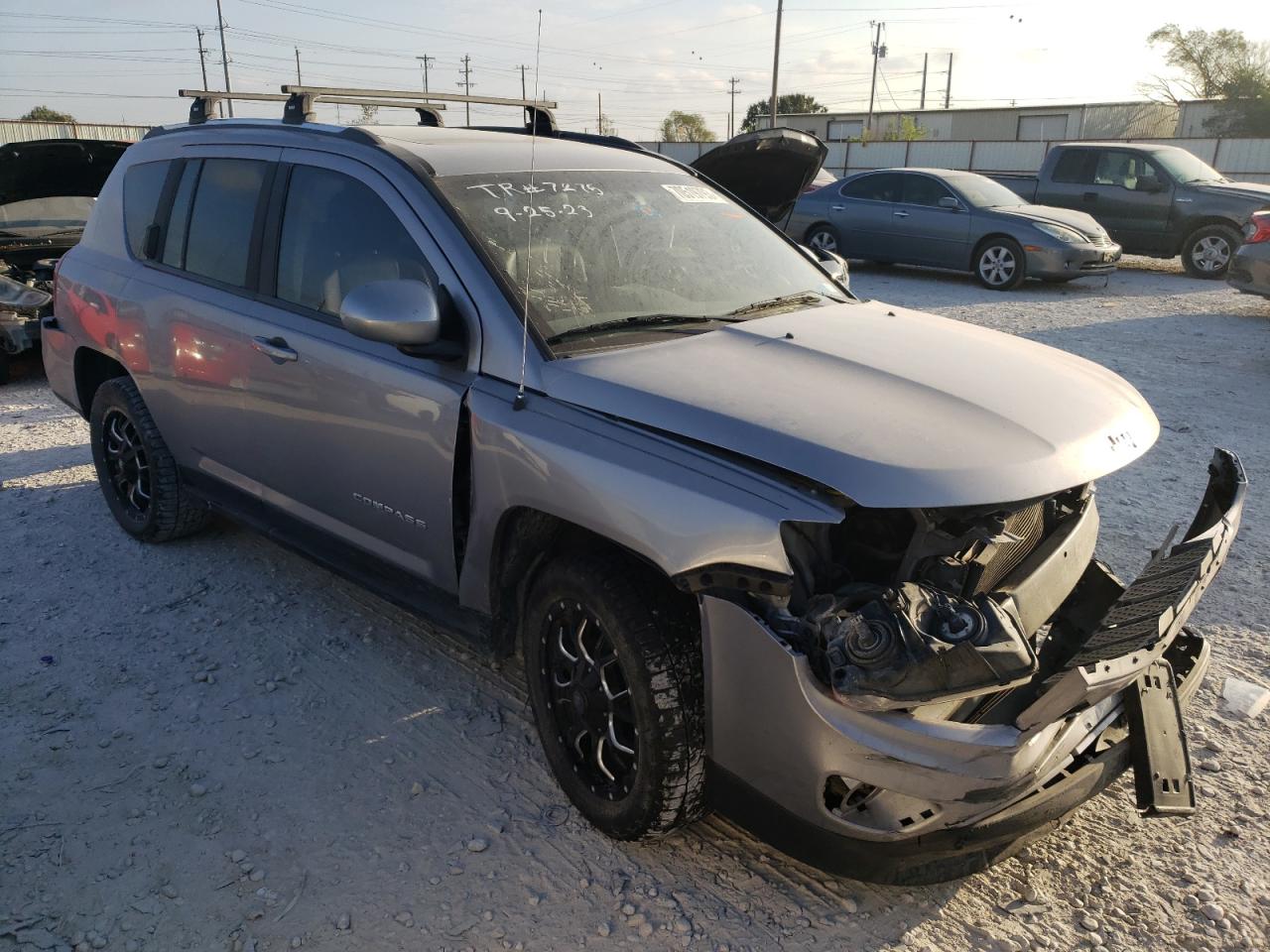 Photo 3 VIN: 1C4NJCEA1GD703423 - JEEP COMPASS 