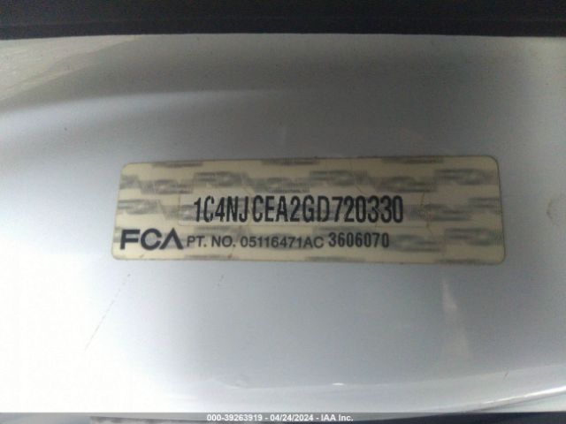 Photo 8 VIN: 1C4NJCEA2GD720330 - JEEP COMPASS 