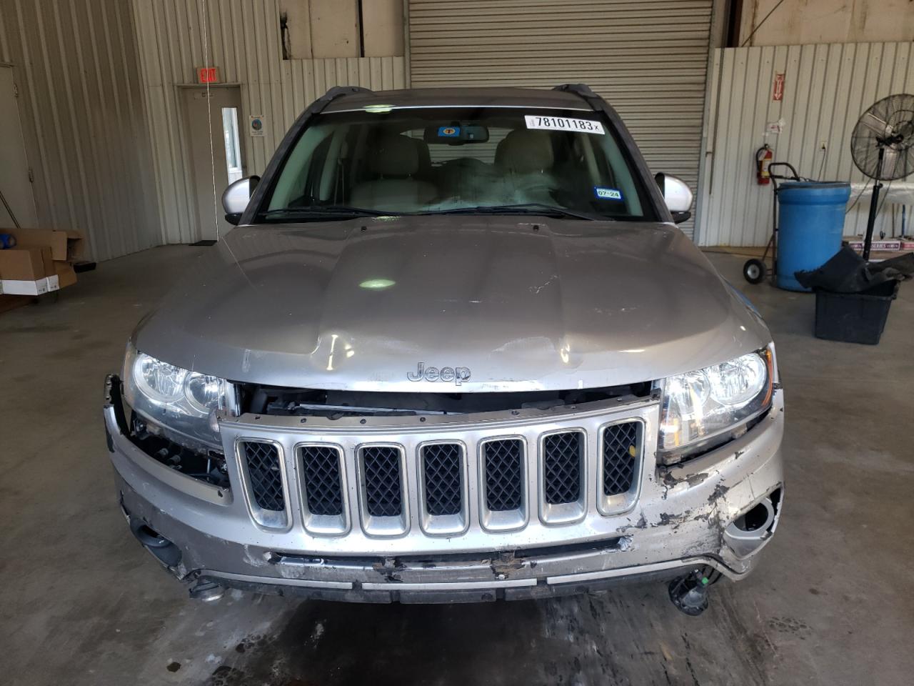 Photo 4 VIN: 1C4NJCEA4GD734343 - JEEP COMPASS 