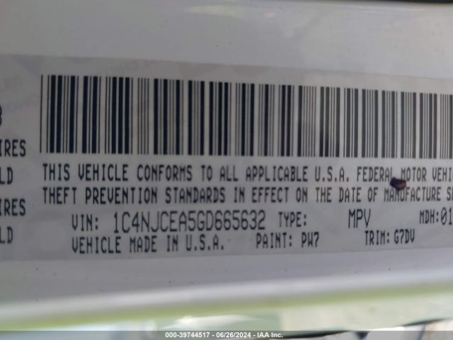 Photo 8 VIN: 1C4NJCEA5GD665632 - JEEP COMPASS 