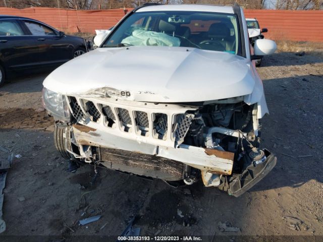 Photo 5 VIN: 1C4NJCEAXGD800880 - JEEP COMPASS 