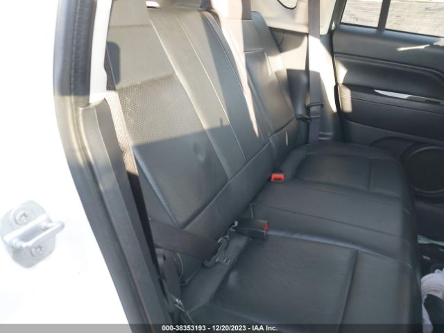 Photo 7 VIN: 1C4NJCEAXGD800880 - JEEP COMPASS 