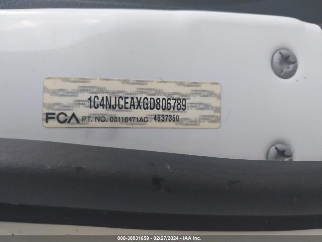 Photo 8 VIN: 1C4NJCEAXGD806789 - JEEP COMPASS 