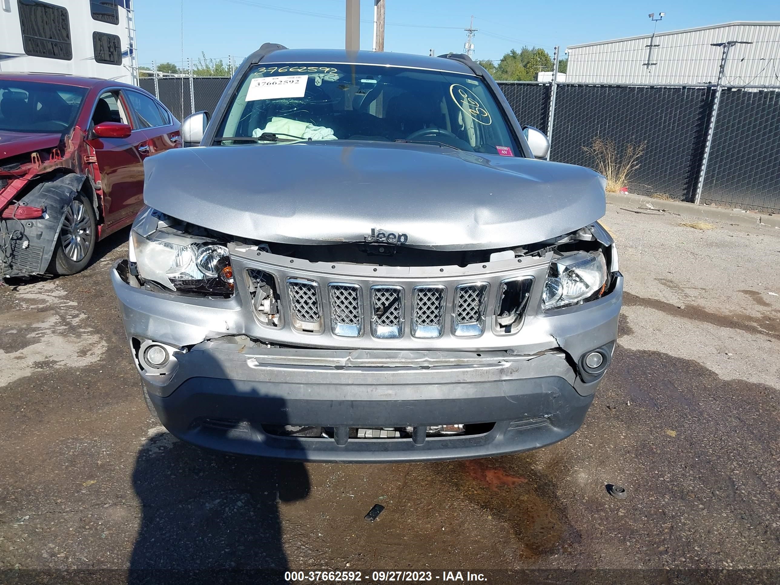 Photo 11 VIN: 1C4NJCEB2ED737568 - JEEP COMPASS 