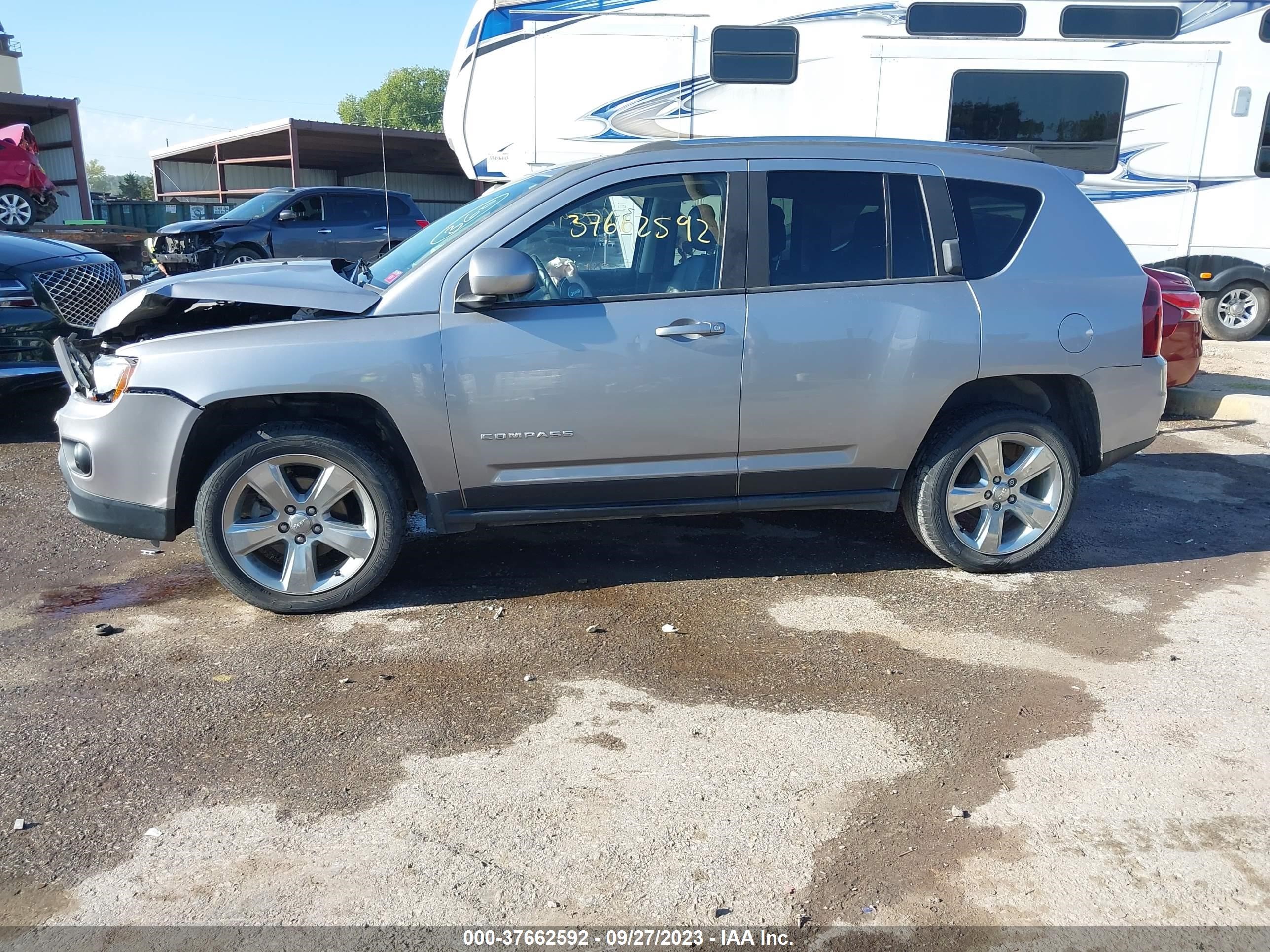 Photo 13 VIN: 1C4NJCEB2ED737568 - JEEP COMPASS 