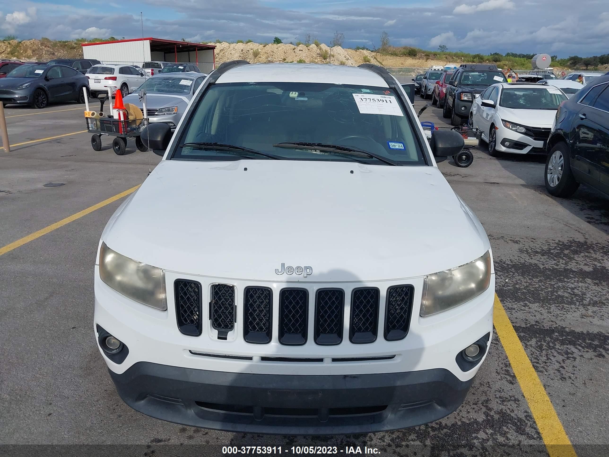 Photo 11 VIN: 1C4NJCEB7CD684458 - JEEP COMPASS 