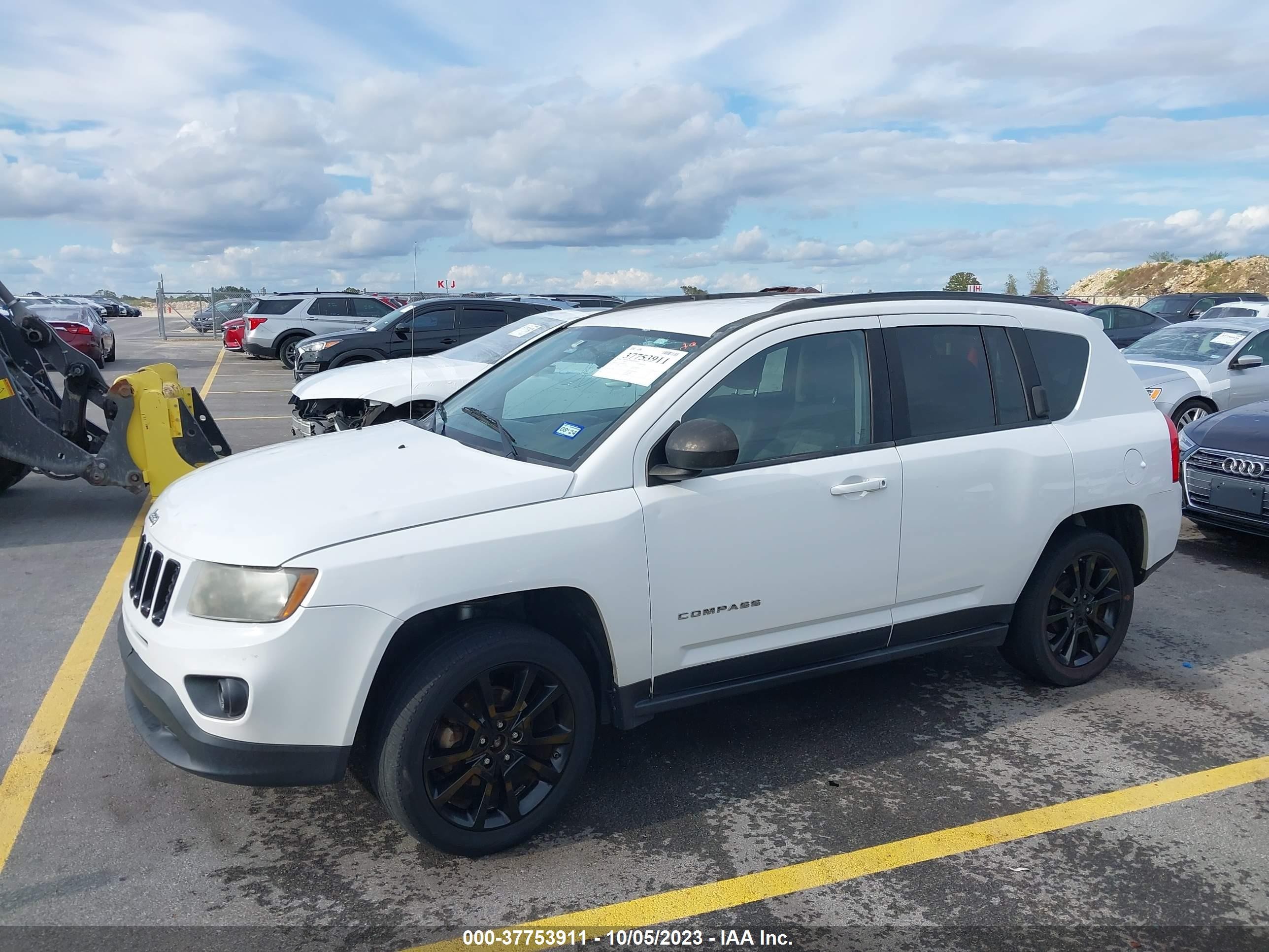 Photo 13 VIN: 1C4NJCEB7CD684458 - JEEP COMPASS 