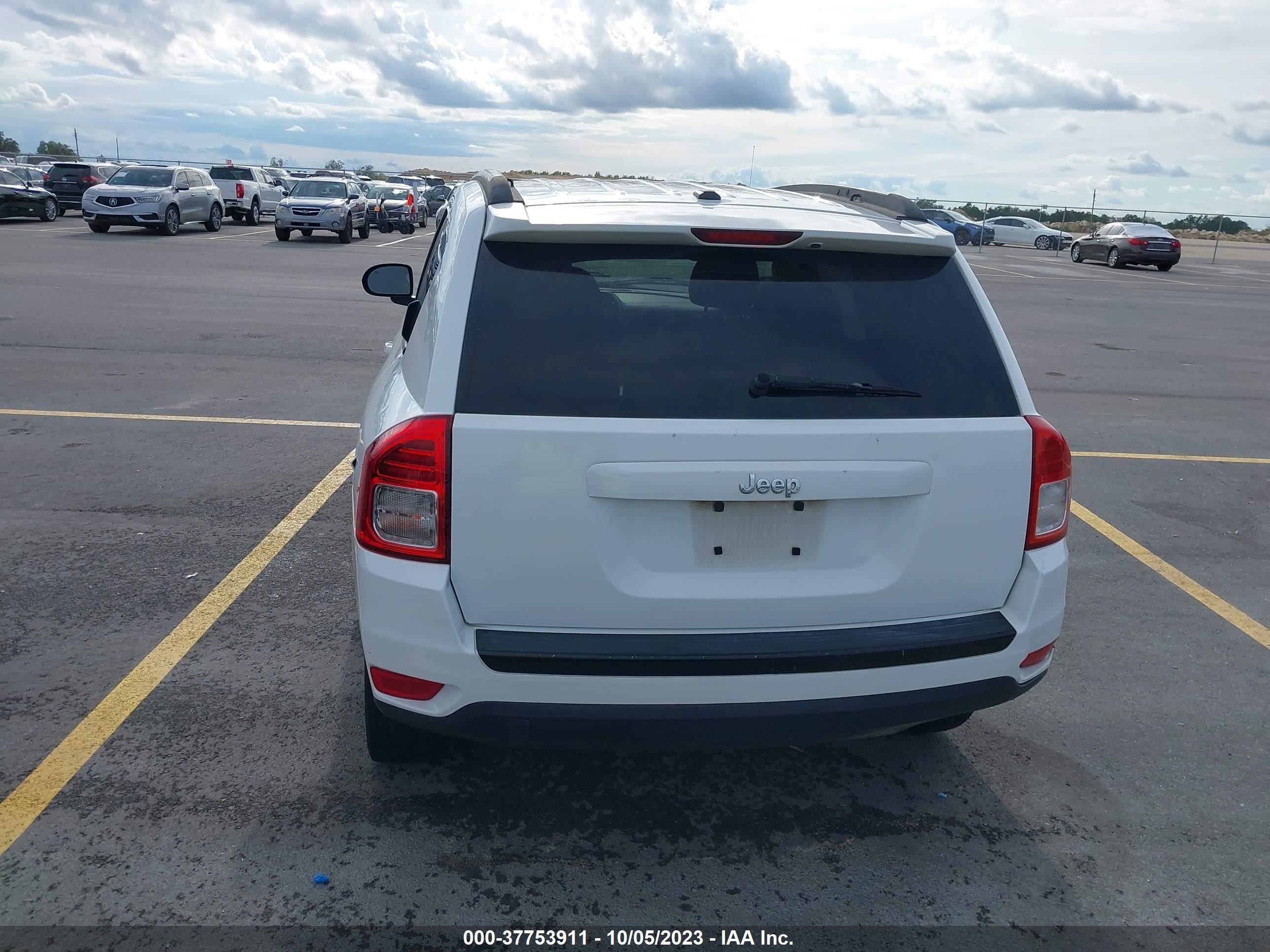 Photo 15 VIN: 1C4NJCEB7CD684458 - JEEP COMPASS 