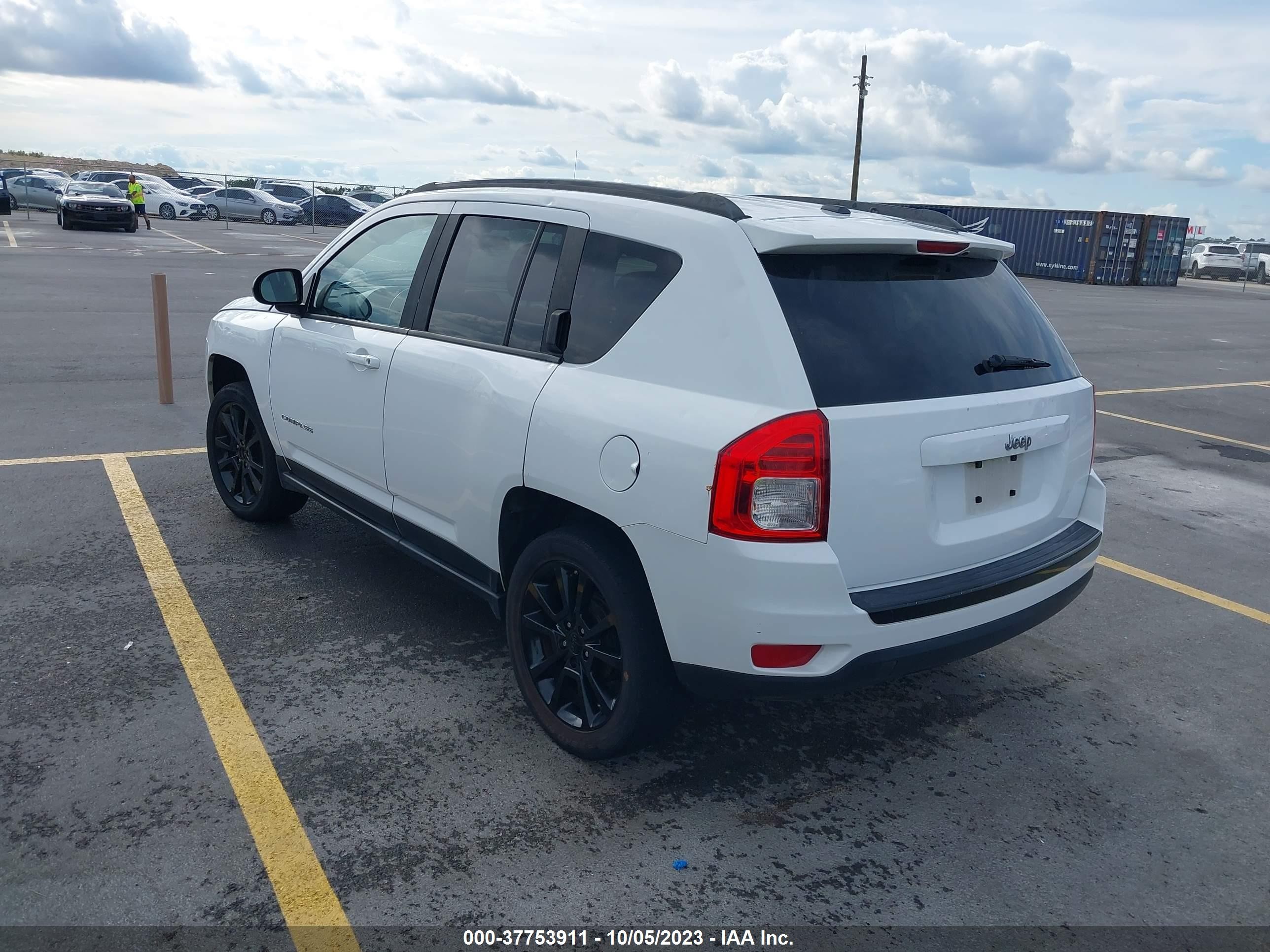 Photo 2 VIN: 1C4NJCEB7CD684458 - JEEP COMPASS 